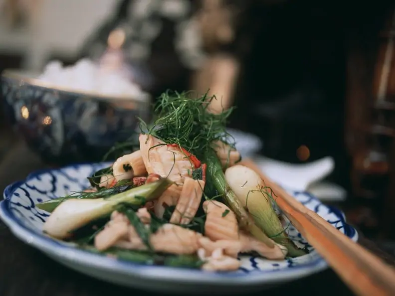 Tintenfisch mit Frühlingszwiebeln