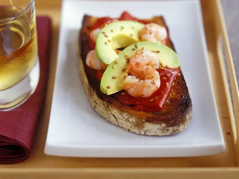 Röstbrot mit Avcoado und Shrimps