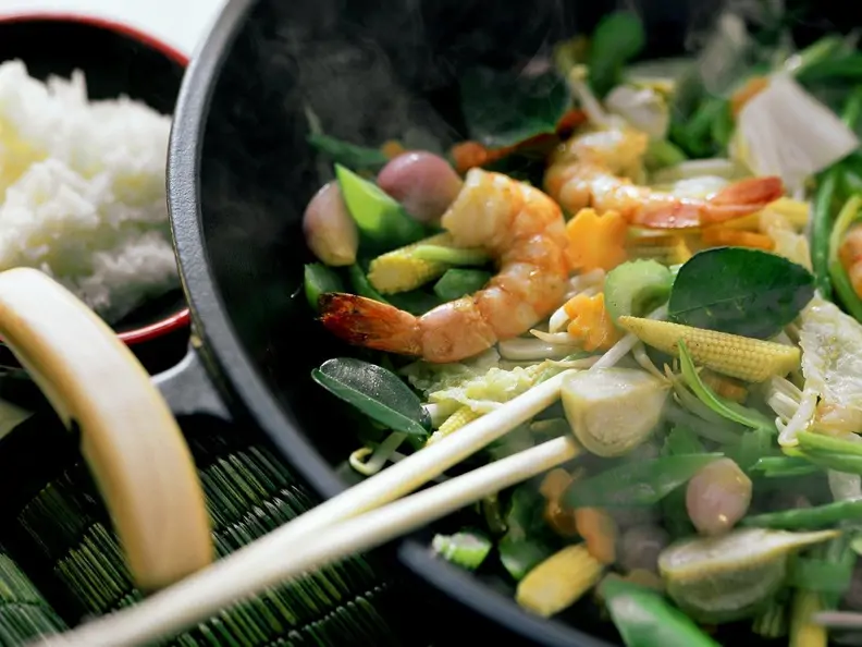 Wokgemüse mit Garnelen