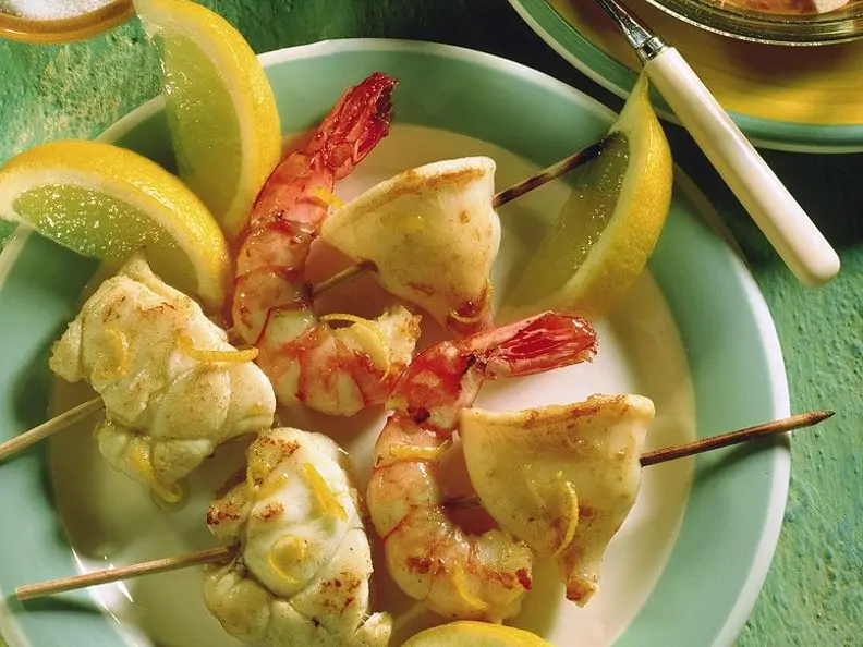 Gegrillte Meeresfrüchtespieße