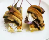 Polentanschnitten mit Champignons