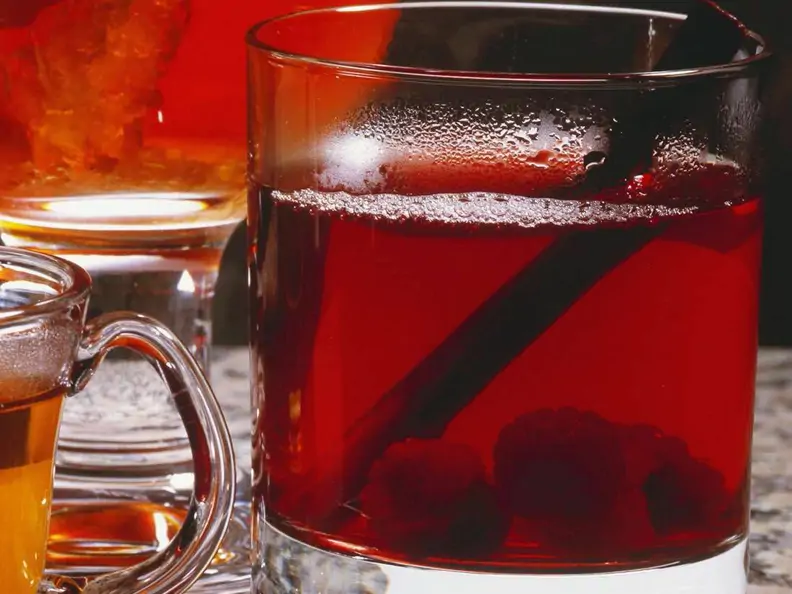 Punsch mit Himbeeren