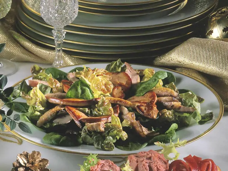 Kalbsleber mit Balsamico auf Salat