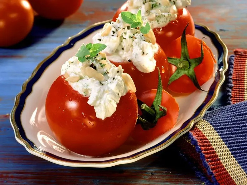 Tomaten mit Quarkfüllung