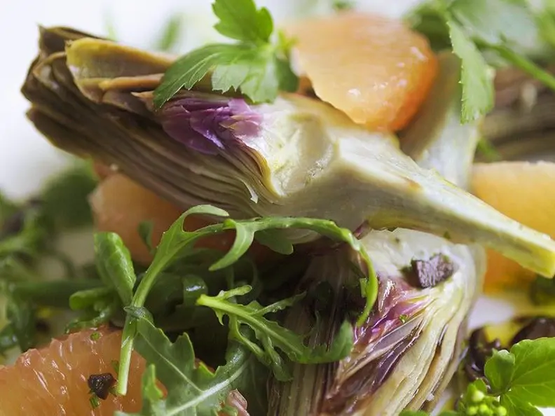 Fruchtiger Artischockensalat