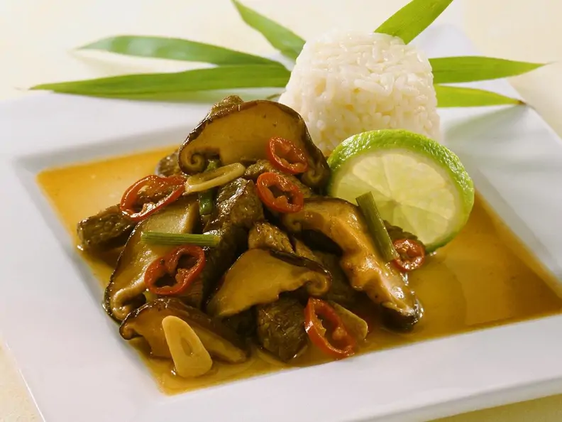 Rindfleisch-Shiitake-Wok