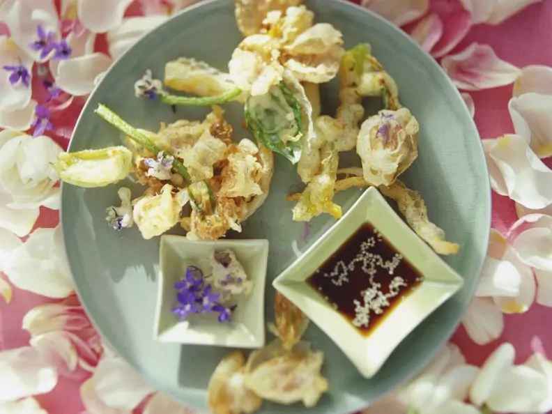 Frittierte Essblüten