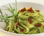Tagliatelle mit Kräuterpesto