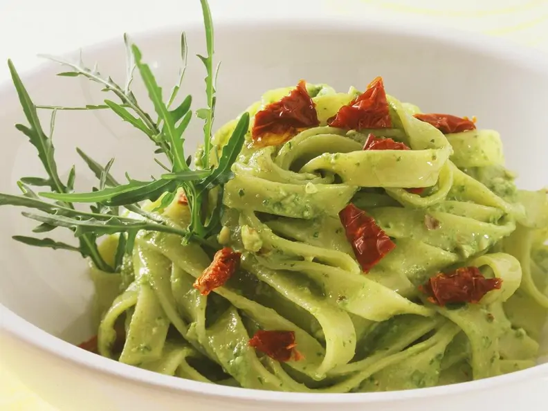 Tagliatelle mit Kräuterpesto