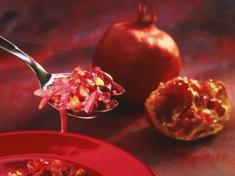 Rote Bete-Salat mit Walnüssen und Granatapfel