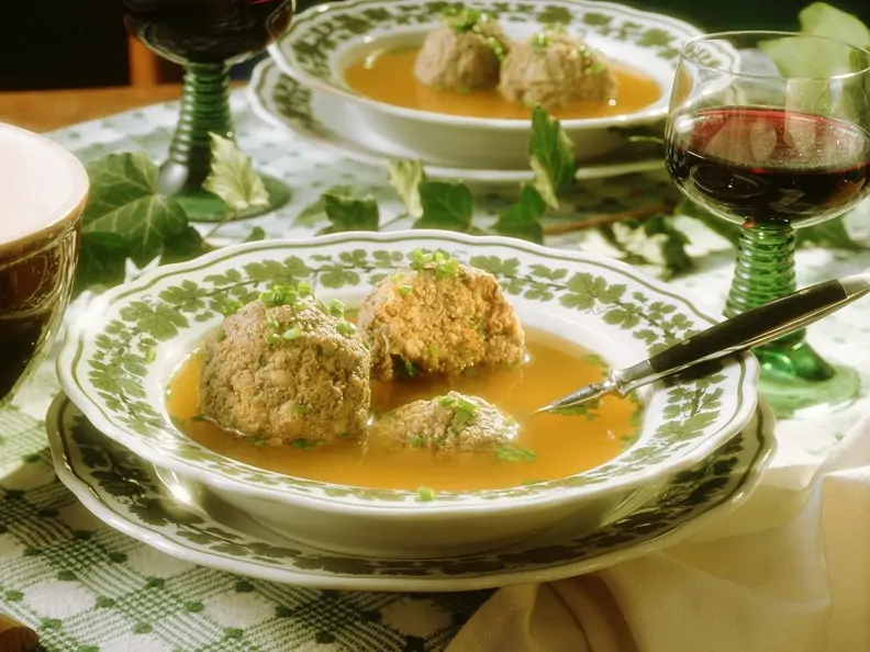Leberknödelsuppe