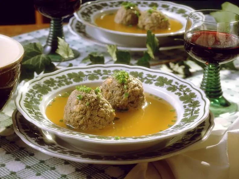 Leberknödelsuppe