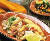 Taco Shells mit Lachs und Gemüse