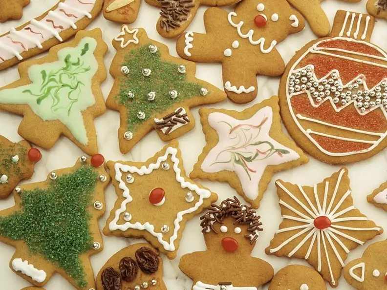 Bunt verzierte Lebkuchenplätzchen