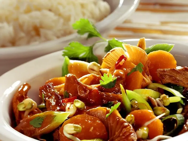 Rinderfilet mit Gemüse und Pilzen aus dem Wok