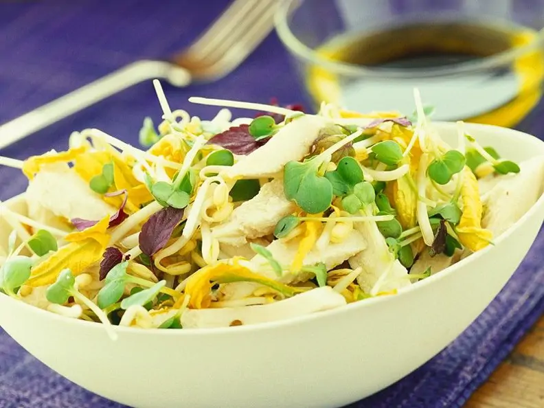 Blattsalat mit Hähnchen