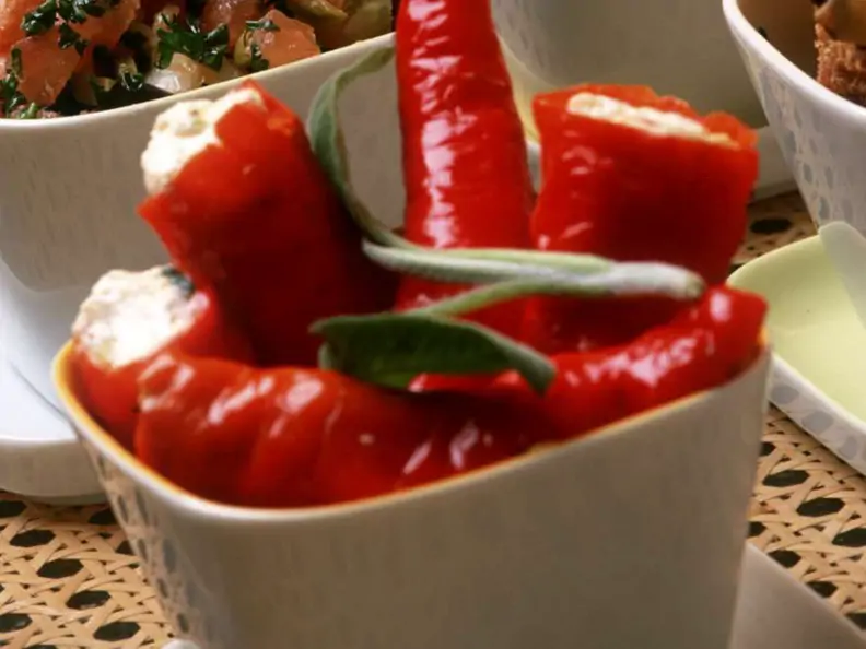 Gefüllte rote Peperoncini