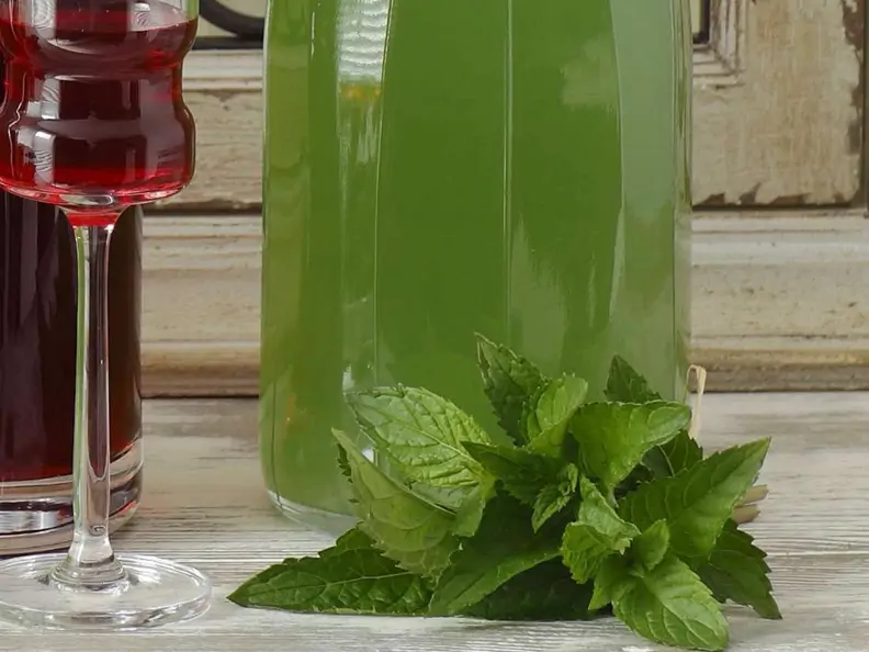 Likör mit Minze