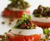 Tomate-Mozzarella mit Speck