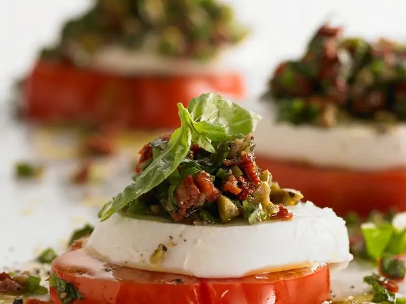 Tomate-Mozzarella mit Speck