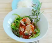 Zucchinistreifen mit Thunfisch