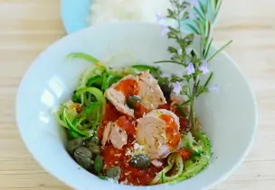 Zucchinistreifen mit Thunfisch