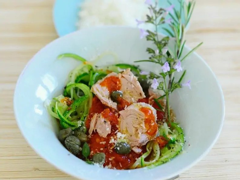 Zucchinistreifen mit Thunfisch