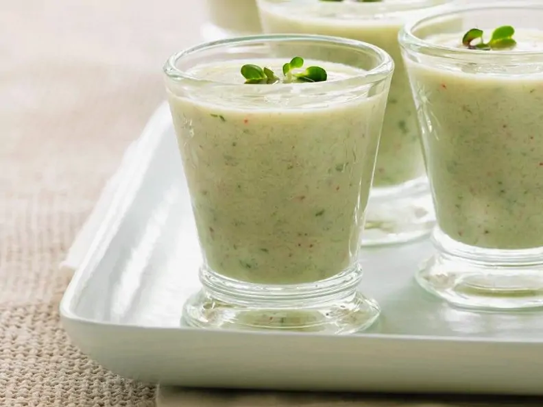 Gemüsesuppe mit Radieschen