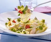 Nudeln mit Lachs und Gemüse