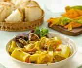 Nudeln mit Zucchiniblüten und Muscheln