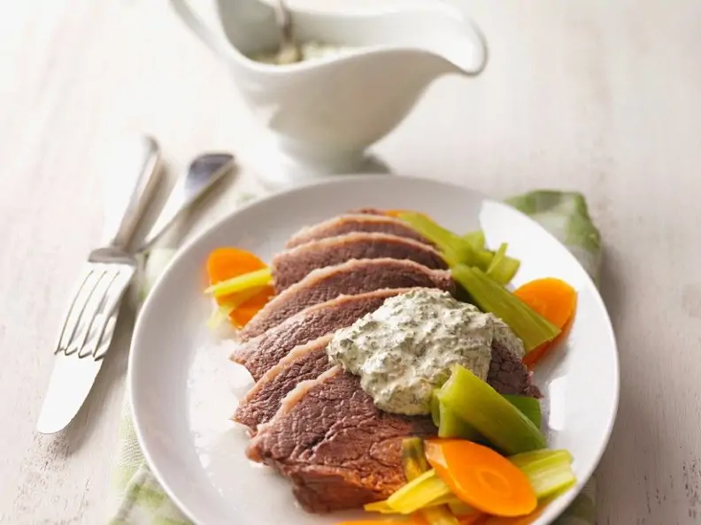 Suppenfleisch mit Kräutersauce