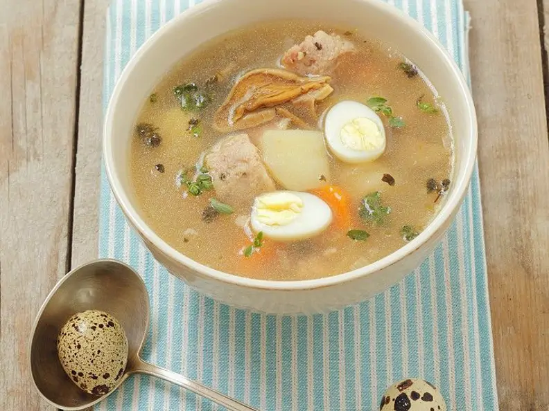 Kartoffelsuppe mit Wachtelei