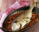 Gebackene Dorade mit Gemüse