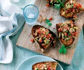 Bruschetta mit Avocado