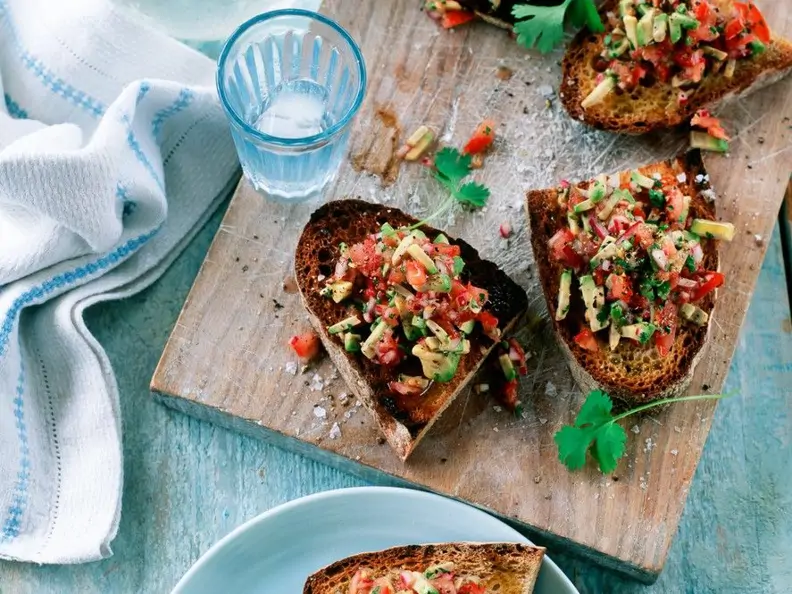 Bruschetta mit Avocado