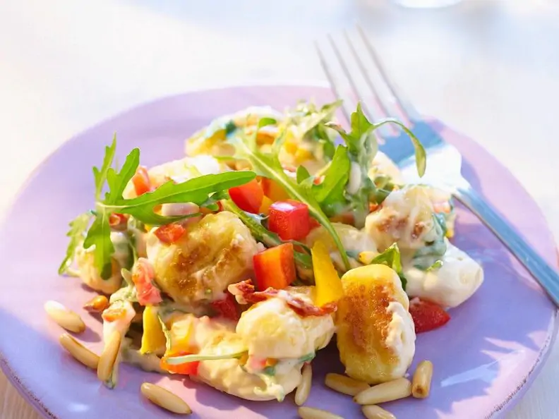 Gebratene Gnocchi mit Rucola und Paprika