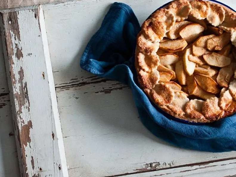 Rustikaler Apfelkuchen mit Zimt