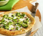 Pizza mit Brokkoli