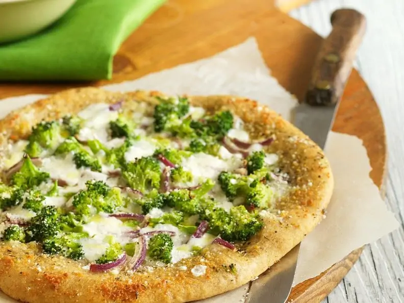 Pizza mit Brokkoli
