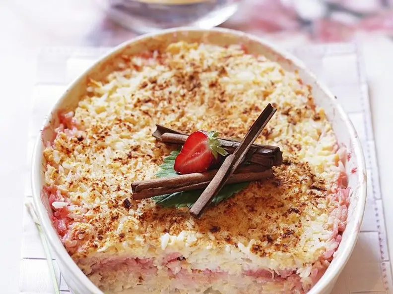 Milchreisauflauf mit Erdbeeren und Zimt