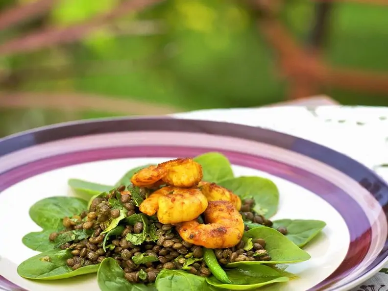 Linsensalat mit knusprigen Shrimps