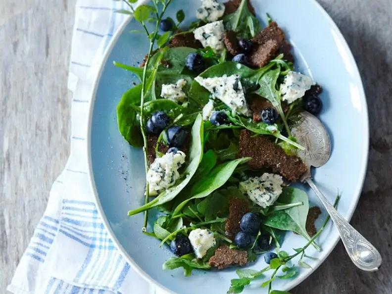 Pikanter Heidelbeer-Blattsalat