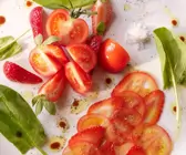 Tomaten-Erdbeersalat