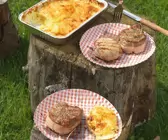 Zweierlei Fleisch vom Grill mit Kartoffelgratin