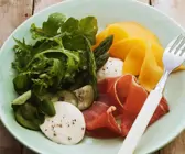 Salat mit Schinken und Mango