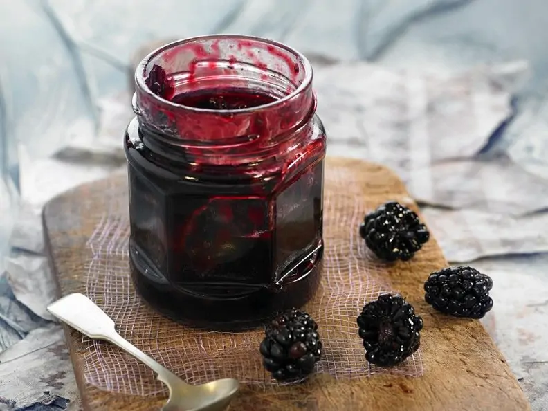Brombeerkonfitüre mit Apfel