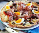 Pikant belegtes Fladenbrot