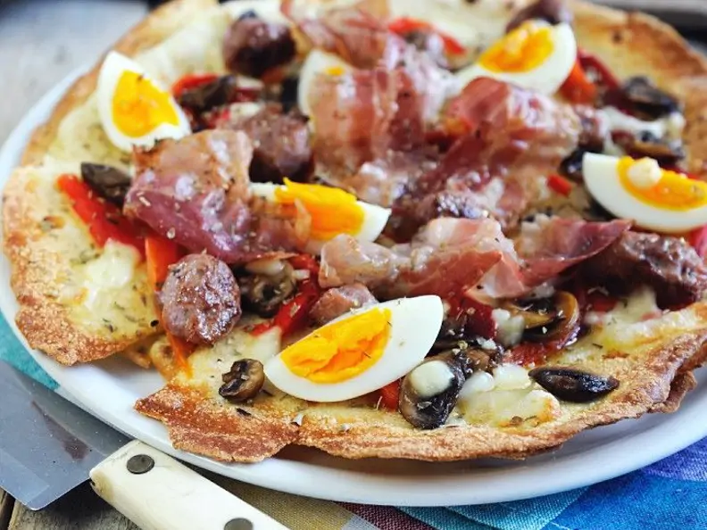 Pikant belegtes Fladenbrot