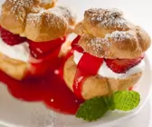 Profiteroles mit Schlagsahne