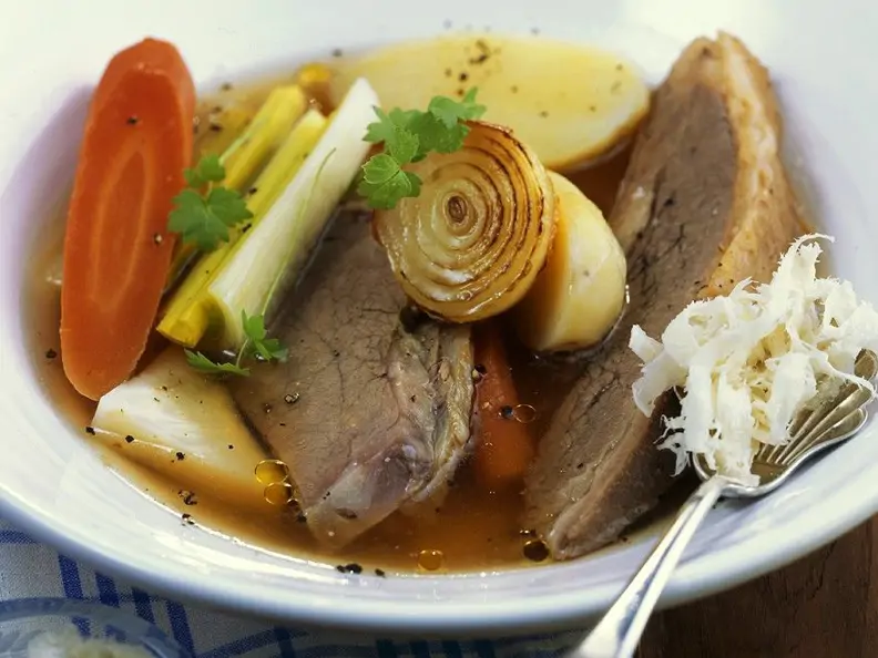 Gemüsesuppe mit Rind